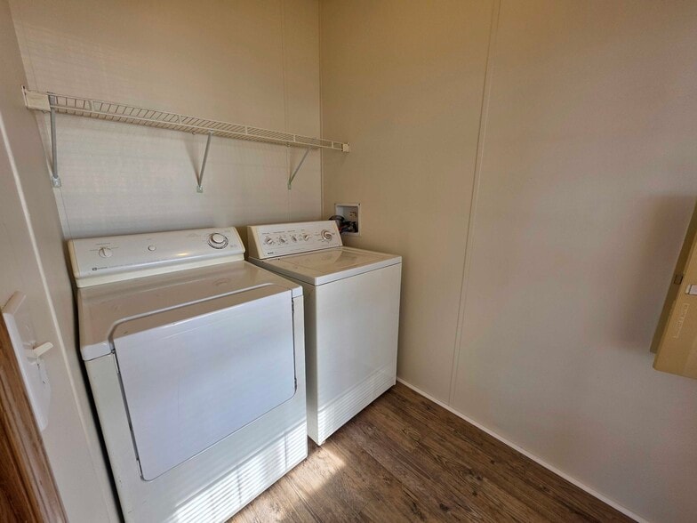 Building Photo - 4421 Beechwood St