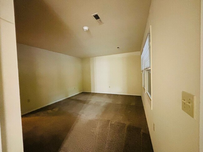 Building Photo - 1741 Donlee Dr