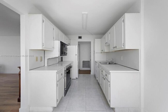 Building Photo - 2 bedroom in North Miami Beach FL 33179