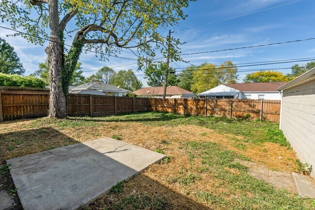 Building Photo - Updated 3 Bedroom Home for Rent with Garage & Fenced Yard