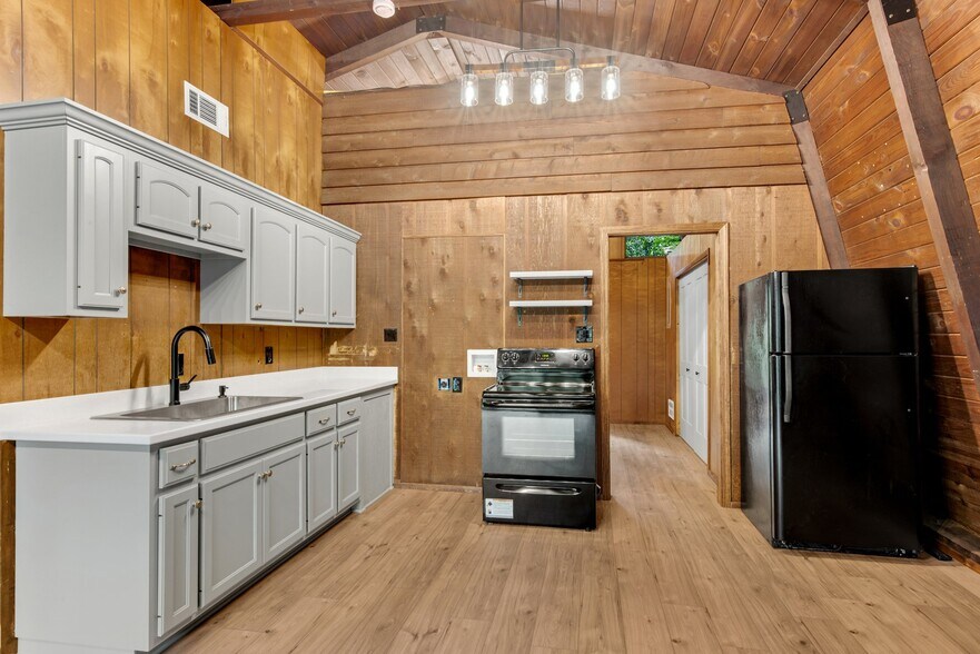 Building Photo - 170 Sunset Pl