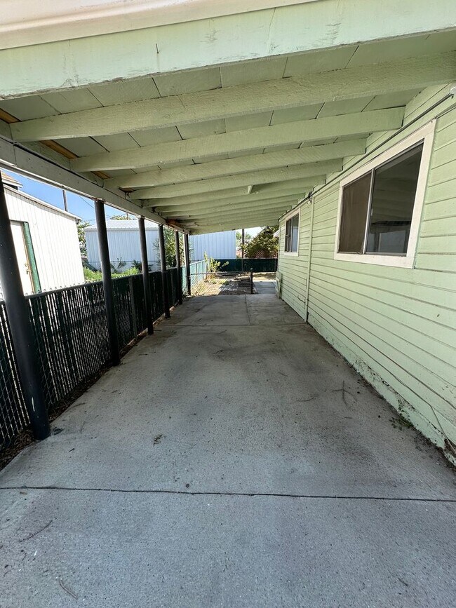 Building Photo - Cozy Price Rental