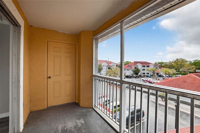 Building Photo - 18001 Richmond Pl Dr