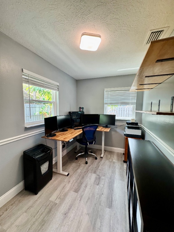 Building Photo - 380 Carrousel Ct