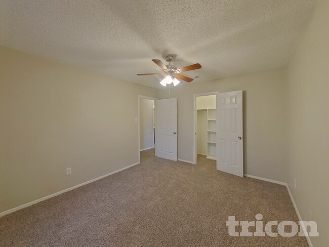 Building Photo - 1012 Wembley Rd