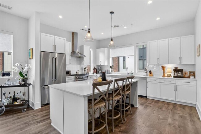 Building Photo - 1214 Chelsea Cir NW