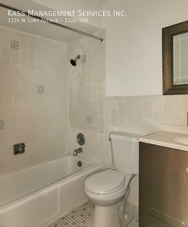 Building Photo - Beautiful 2bed/2ba in Rogers Park - Heat a...