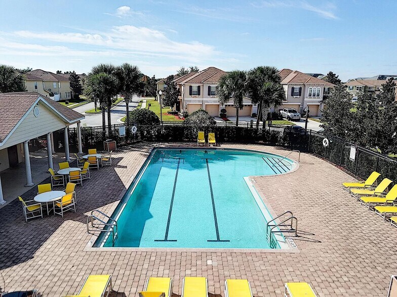 Building Photo - 2452 Hassonite St