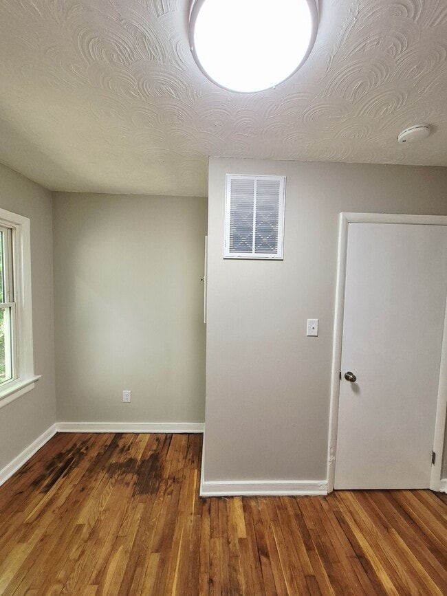 Building Photo - 1510 Mechanicsville Tpke