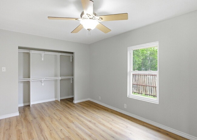 Building Photo - Fully Updated 2 Bedroom Home Near Randolph AFB