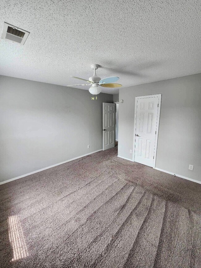 Building Photo - 608 Twisted Willow Ct