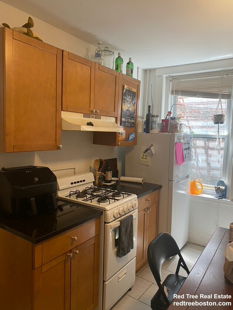 Apt 3 - 232 Hanover St