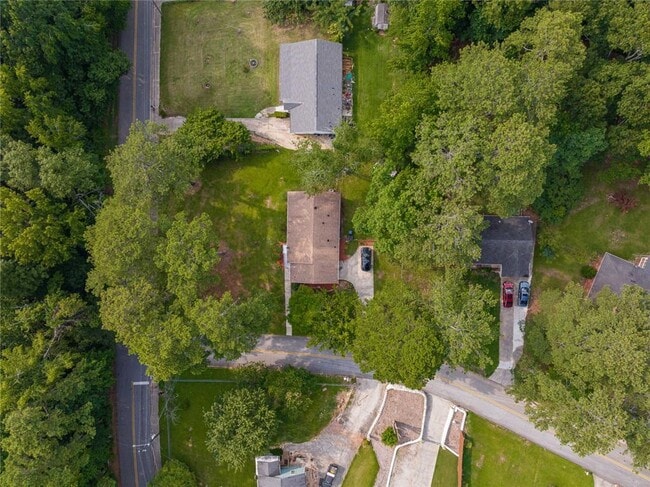 Building Photo - 5207 Dixie Lake Rd