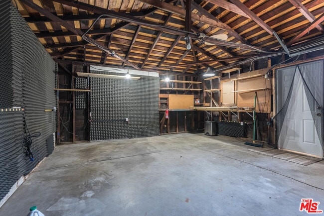 Building Photo - 5112 Auckland Ave