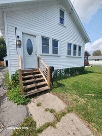 Building Photo - 3 Bedroom single family house