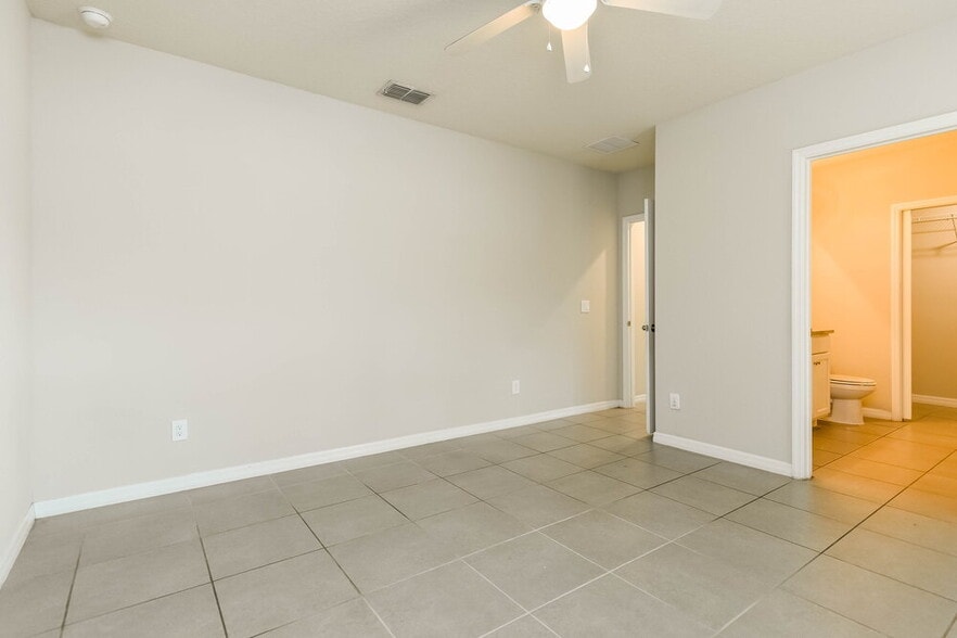 Building Photo - 670 Basingstoke Ct