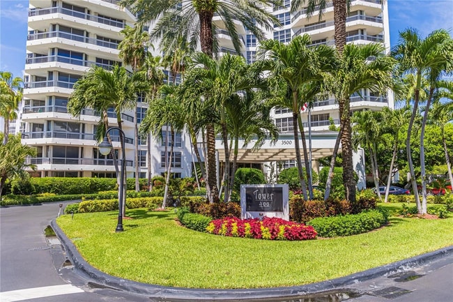 Building Photo - 3500 Mystic Pointe Dr