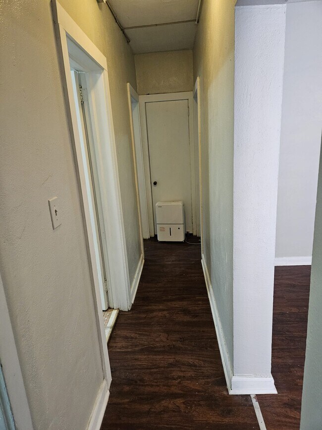 Building Photo - 567 Northside Dr