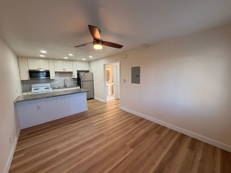 Building Photo - 2844 Rio Linda Blvd