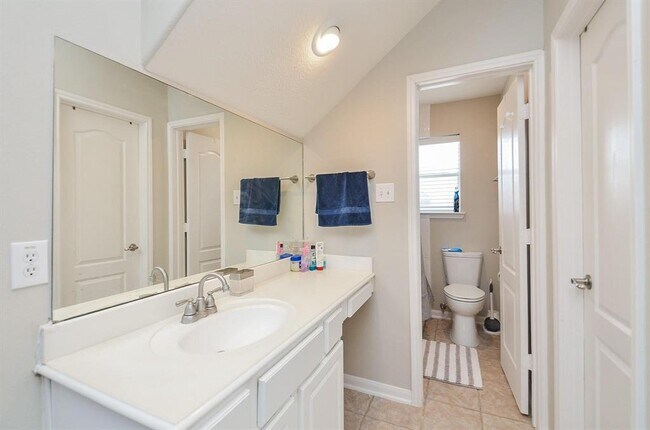 Building Photo - 3654 Royal Royce Dr