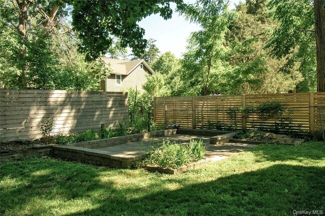 Building Photo - 154 Spring Valley St