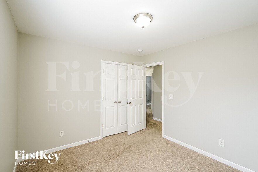 Building Photo - 1692 Comanche Run