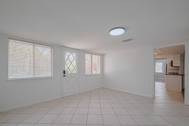 Building Photo - 16506 Amcreek Rd