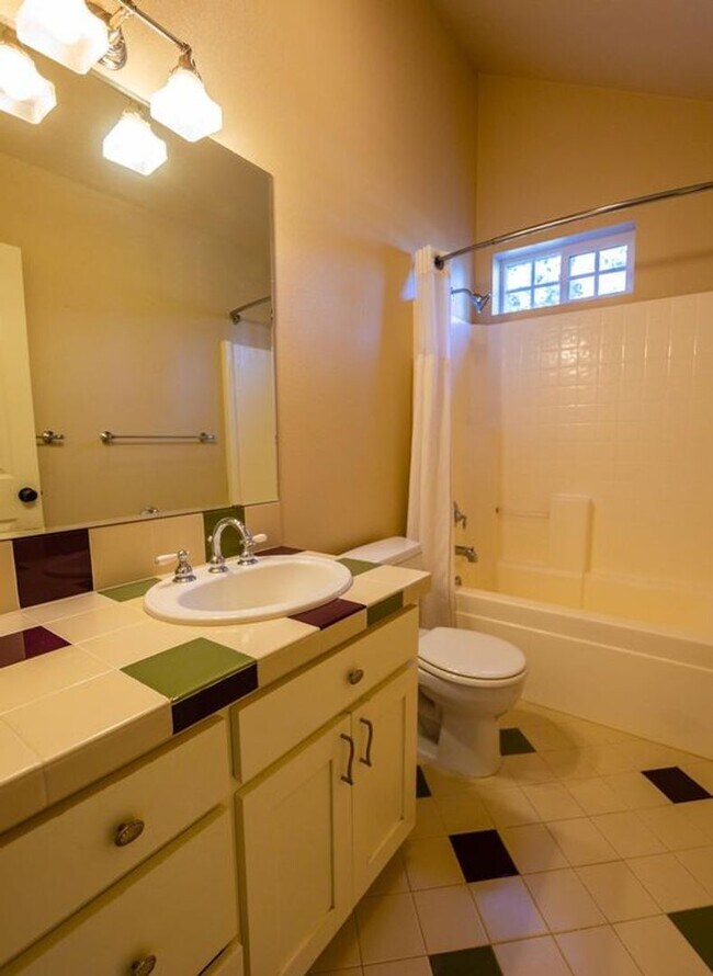 Building Photo - 1690 N W Lepage Pl