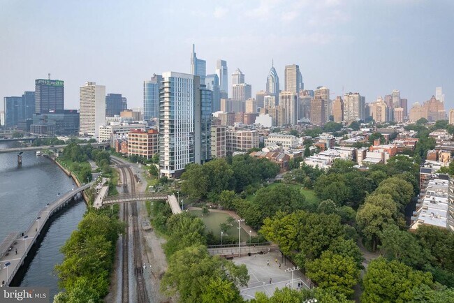 Building Photo - 2429 Locust St