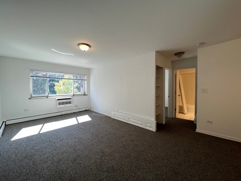 Building Photo - 736 W Buena Ave