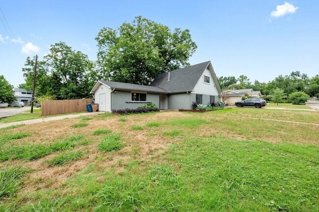 Building Photo - 2609 Friar Tuck Ln