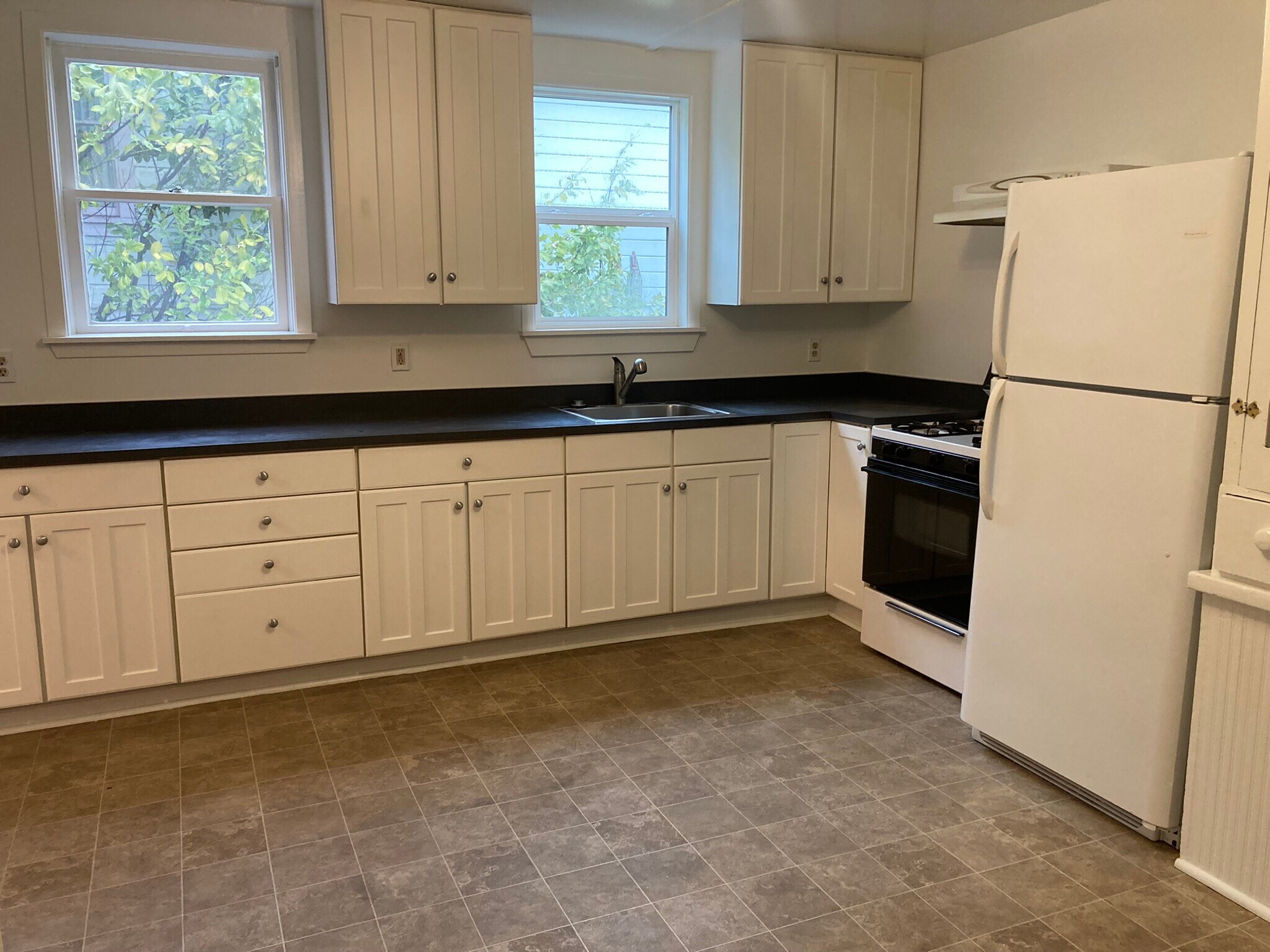 Kitchen - 219 S Pine St