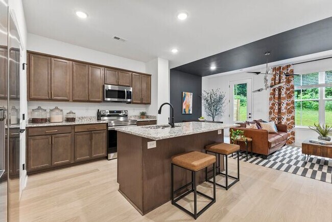 Building Photo - ONE-MONTH FREE RENT Move-Incentitive!!! 3b...