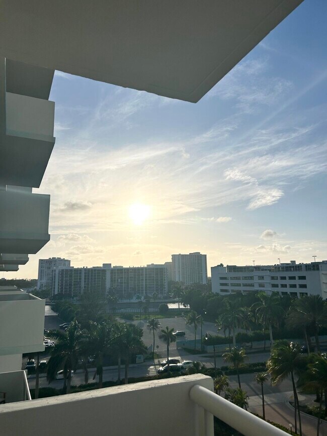 Building Photo - 3725 S Ocean Dr