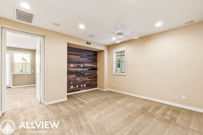 Building Photo - Highly Upgraded 4 Bed, 4.5 Bath Condo Available in Pacific Shores!