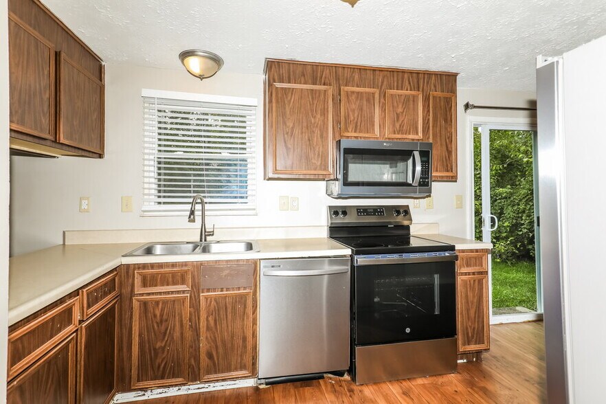 Building Photo - 822 Woodlark Dr