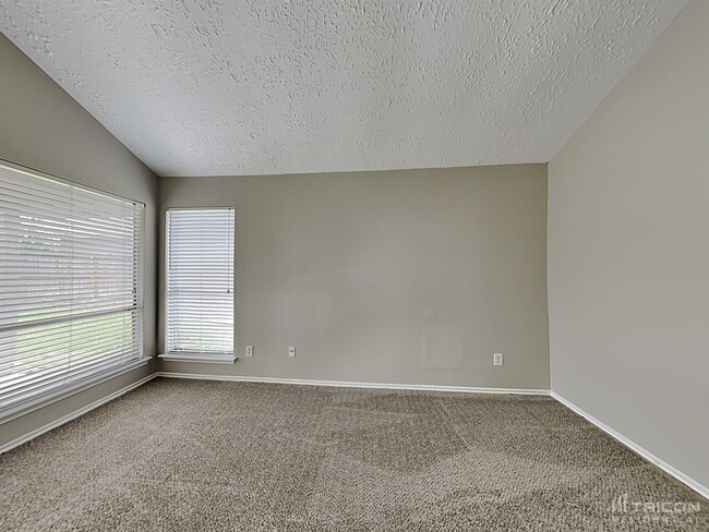 Building Photo - 8711 Croteau Dr