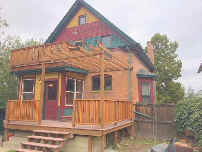 Building Photo - 3029 Race St