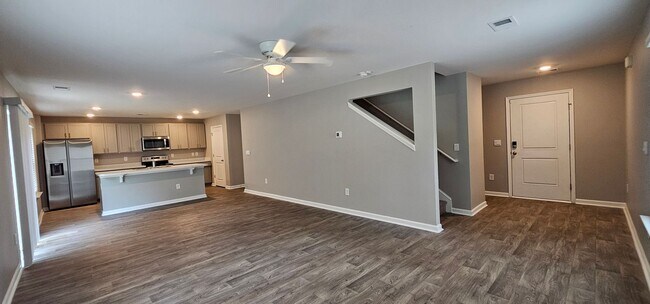 Building Photo - Luxury Meets Privacy in This 4-Bedroom Cul...
