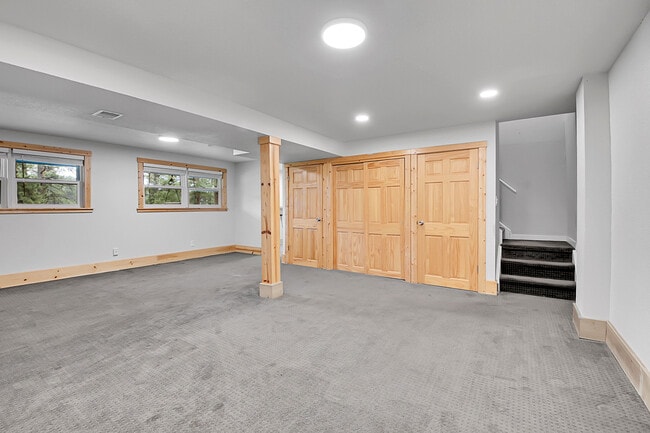 Building Photo - 5237 S Olive Rd