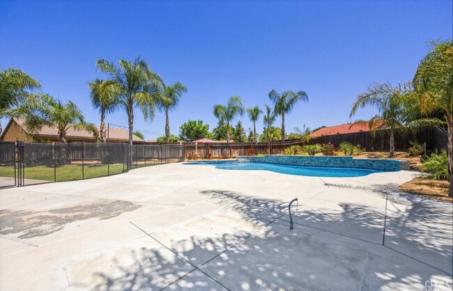 Building Photo - Luxury Furnished 4-Bed Home w/ Pool, Spa, ...