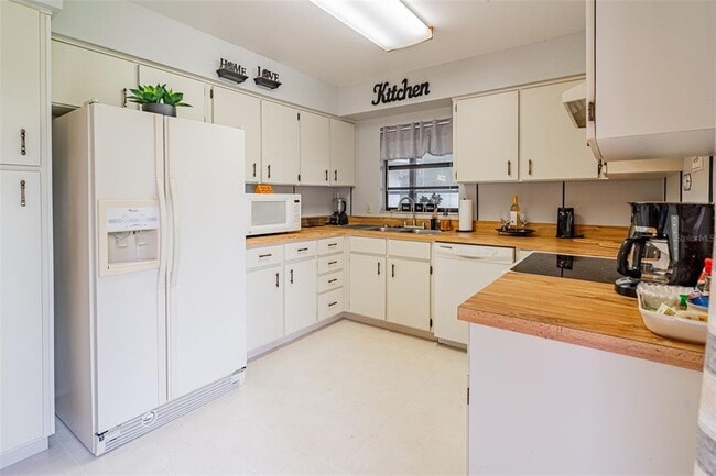 Building Photo - 6308 Fernbrook Ct