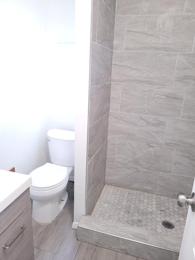 Building Photo - 1420 S Warner Dr