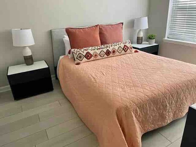 Building Photo - Furnished OR Unfurnished Studio in Miramar Beach!