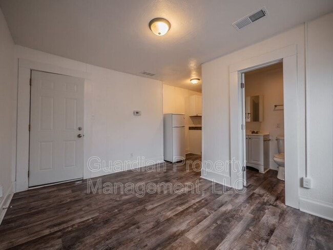 Building Photo - 108 N Buchanan St