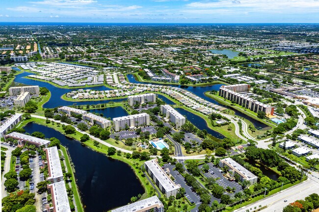Building Photo - 7290 Kinghurst Dr