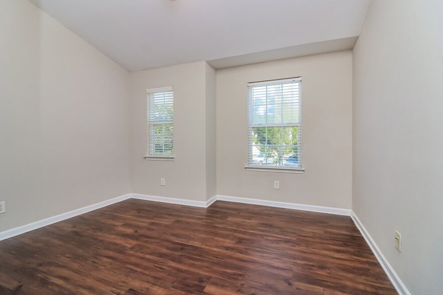 Building Photo - 204 Ranier Ct.