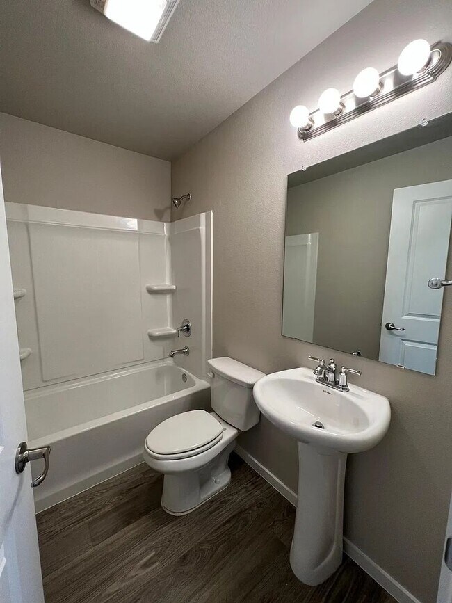 Building Photo - Find Home in Upland Heights! 3 Bed | 2 Bath | 1 Car Garage