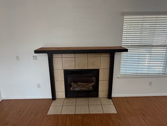 Building Photo - 1339 Vine St