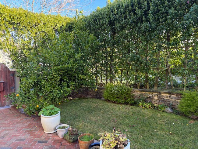 Building Photo - Elegant St. Francis Wood Residence - Available Furnished or Unfurnished